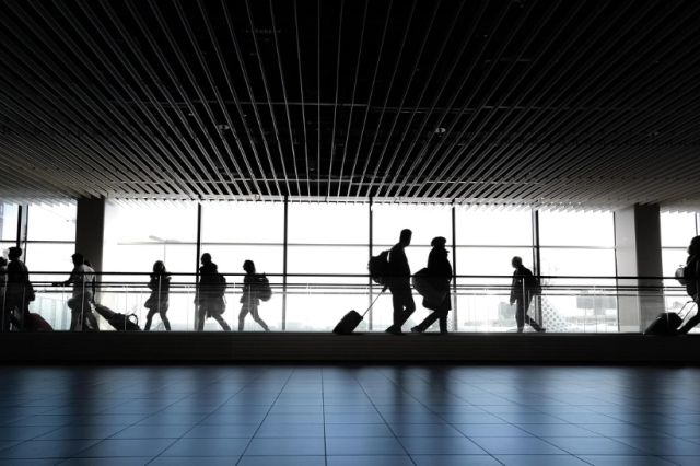 Vedete din România, blocate în Dubai după atacul cu rachete al Iranului