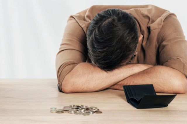 Paradoxul pieței muncii: tinerii români aplică cu 30% mai mult, dar șomajul în rândul lor a ajuns la 28,2%, cel mai mare din UE