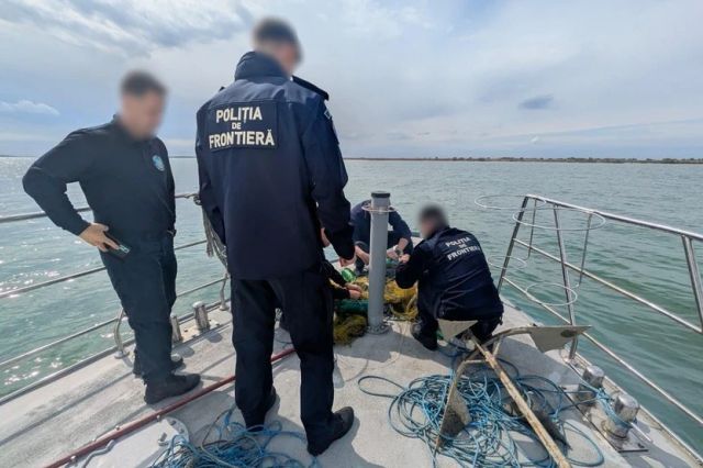 Plase de pescuit ilegale descoperite în Marea Neagră