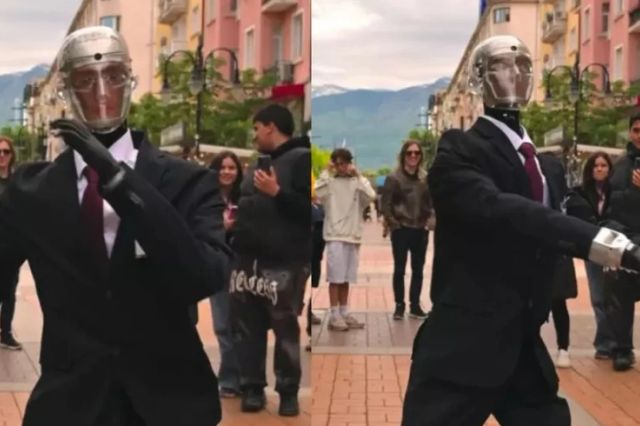 Robotul Robert a dansat impecabil pe Bangaranga în centrul Sofiei