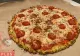Pizza cu blat de dovlecel și brânză. Rețeta simplă și delicioasă pe care vei dori să o prepari din nou