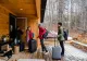 Airbnb a schimbat regulile pentru turiști. Ce nu vor mai putea cere gazdele