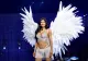 Kylie Jenner a debutat la Victoria's Secret Fashion Show cu un sutien de 50 mil. $