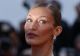 Bella Hadid, spectaculoasă la Cannes! Rochia ei a necesitat 22.000 de ore de broderie și munca a 130 de artizani